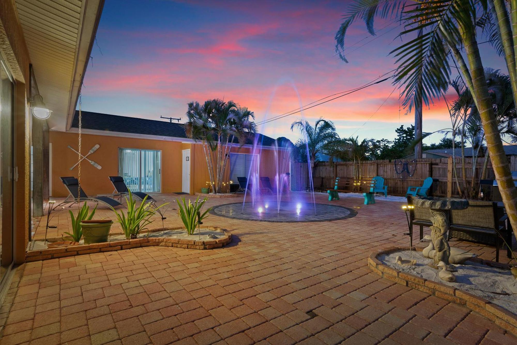 Coastal Villa W Amazing Courtyard - Splash Pad! 사라소타 외부 사진